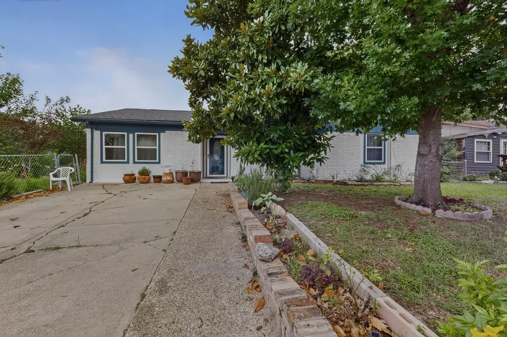 12207 Queen Drive Balch Springs TX 75180