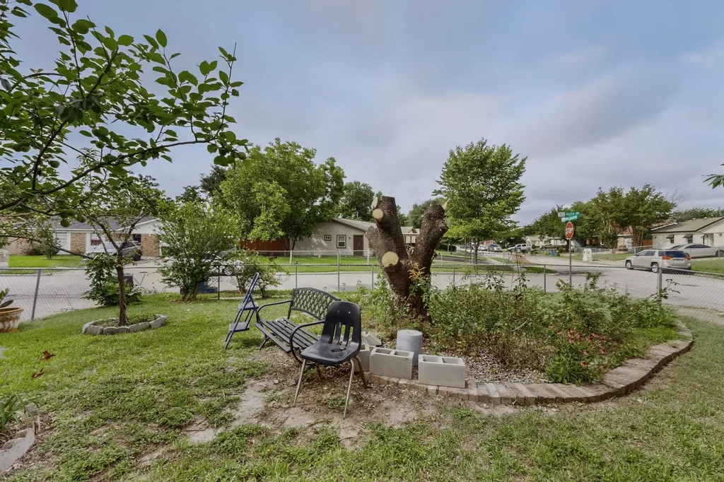 12207 Queen Drive Balch Springs TX 75180