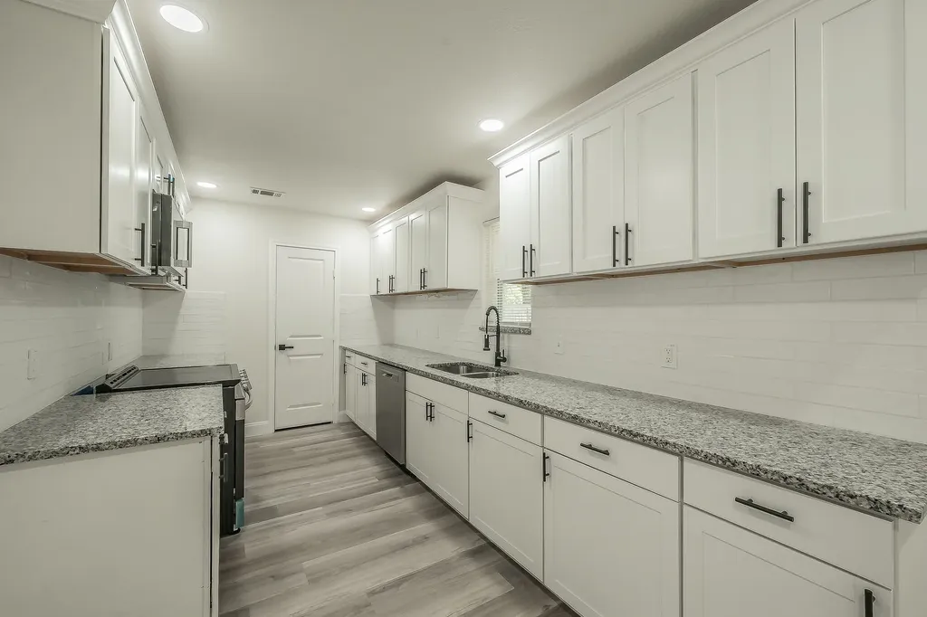 828 Glenda Drive Bedford TX 76022