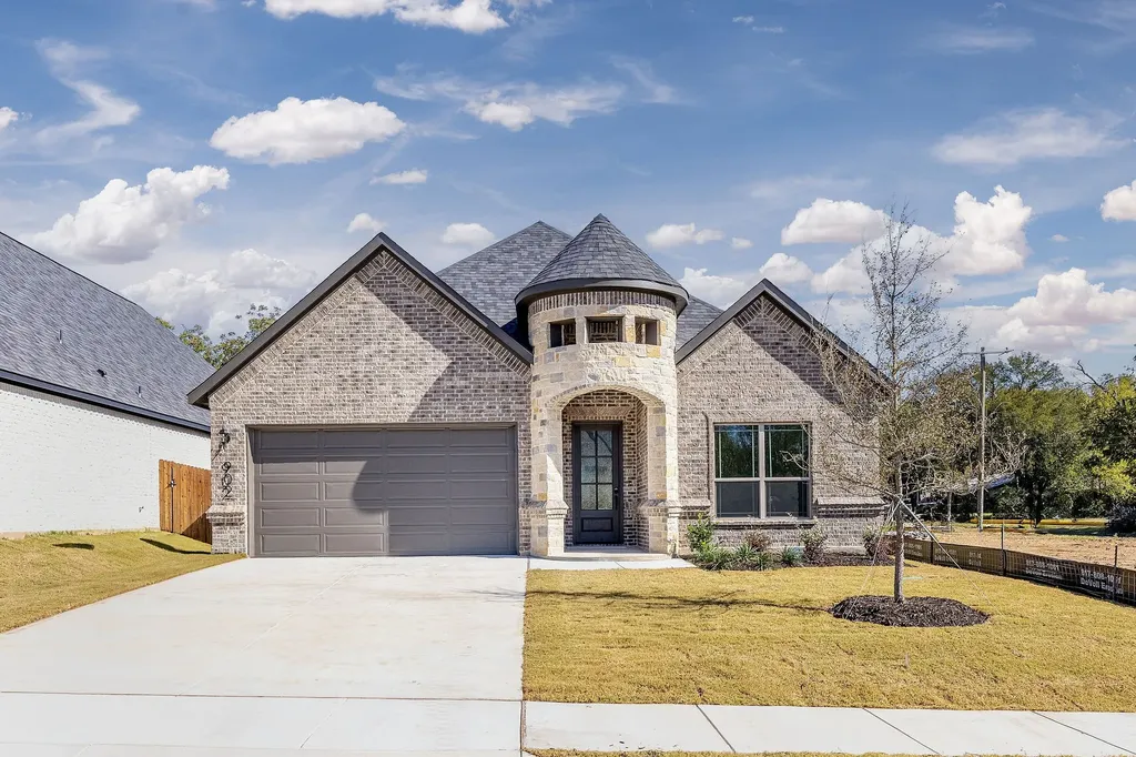 902 Boston Lane River Oaks TX 76114