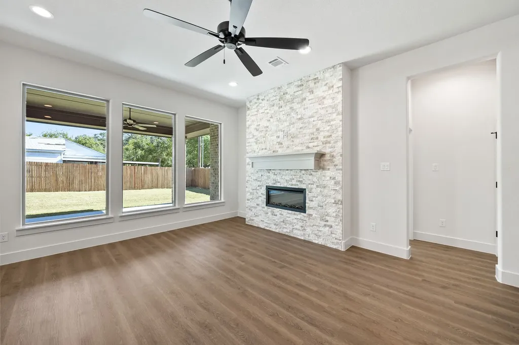 902 Boston Lane River Oaks TX 76114