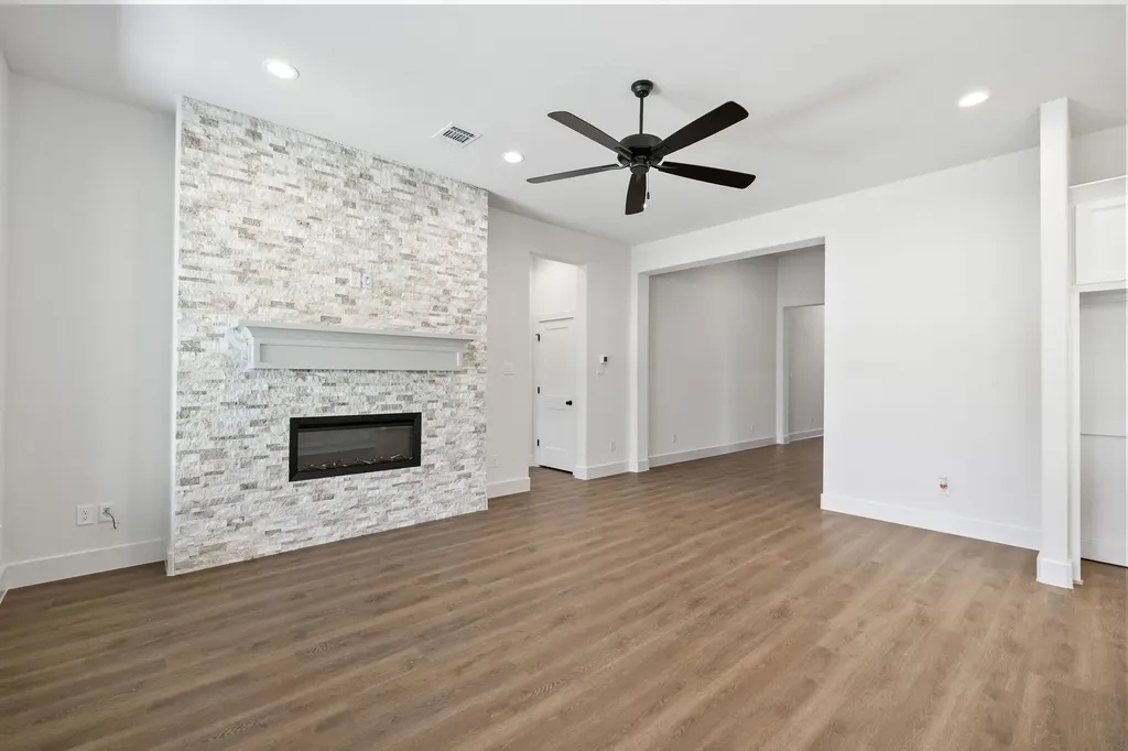 902 Boston Lane River Oaks TX 76114