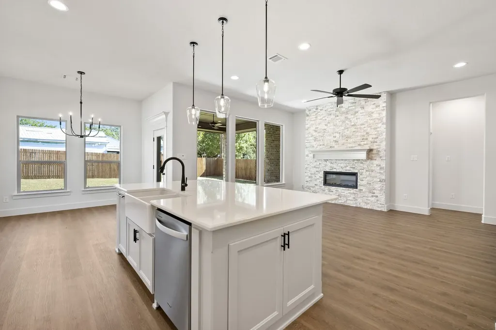 902 Boston Lane River Oaks TX 76114
