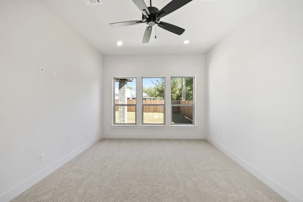 902 Boston Lane River Oaks TX 76114