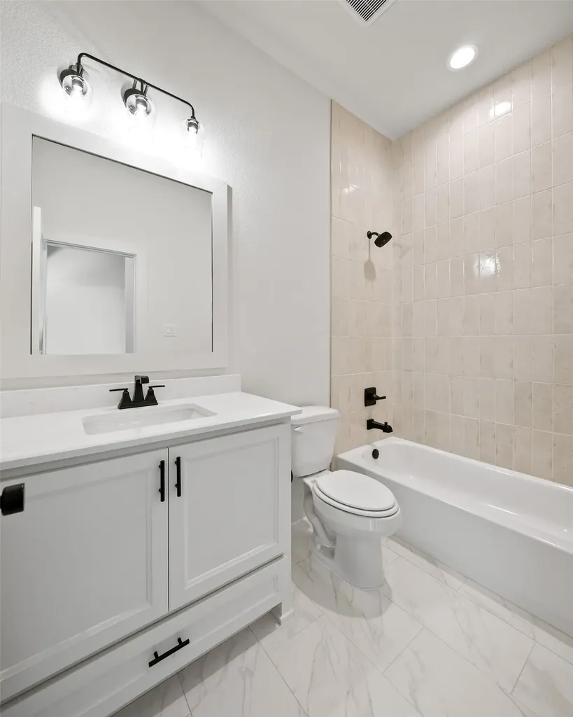 902 Boston Lane River Oaks TX 76114