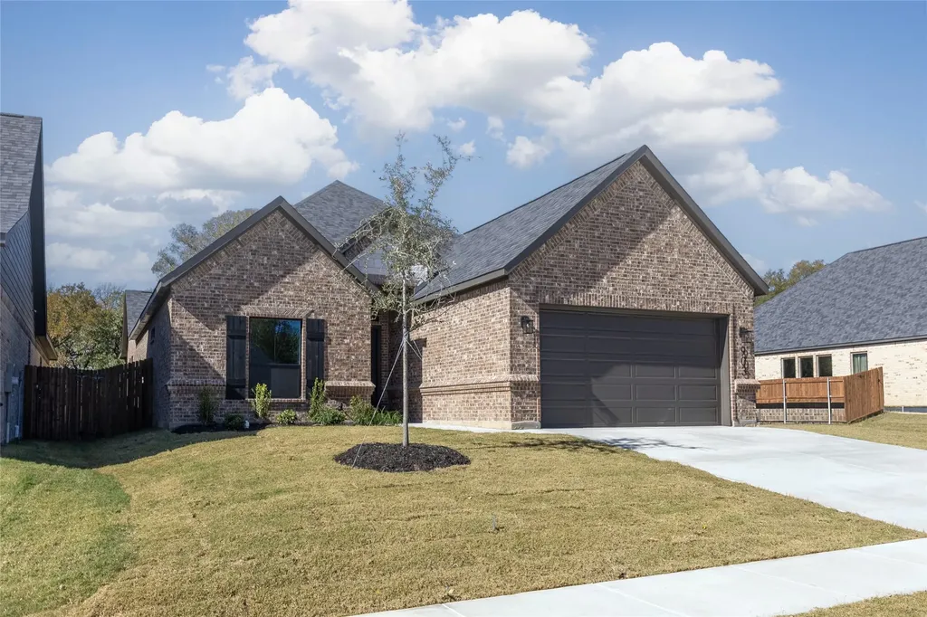 903 Boston Lane River Oaks TX 76114