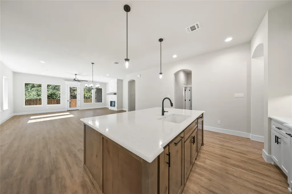 903 Boston Lane River Oaks TX 76114