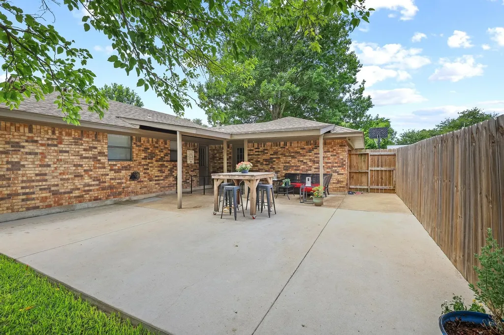 713 Patricia Drive Sherman TX 75090