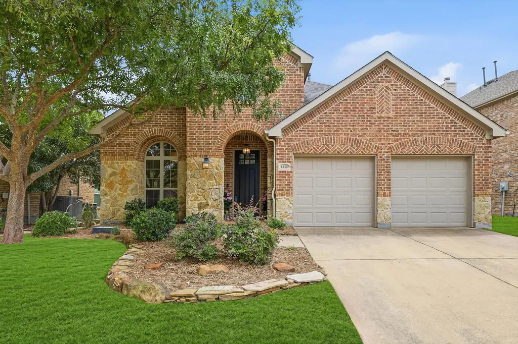 1336 Burnett Drive Lantana TX 76226