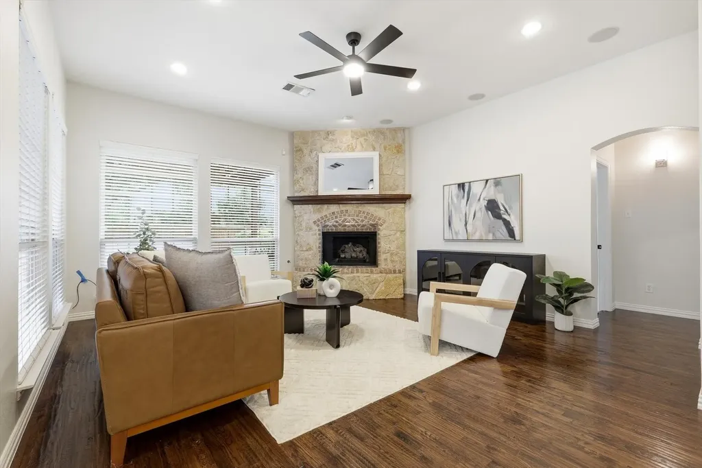 1336 Burnett Drive Lantana TX 76226