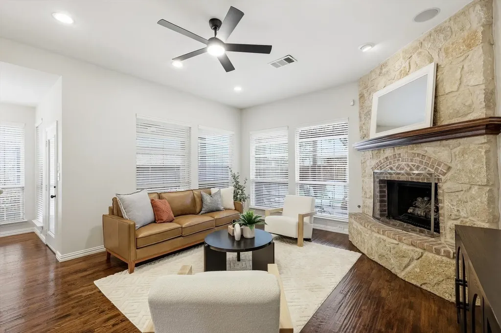 1336 Burnett Drive Lantana TX 76226
