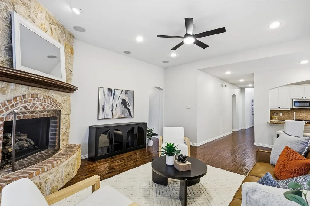 1336 Burnett Drive Lantana TX 76226