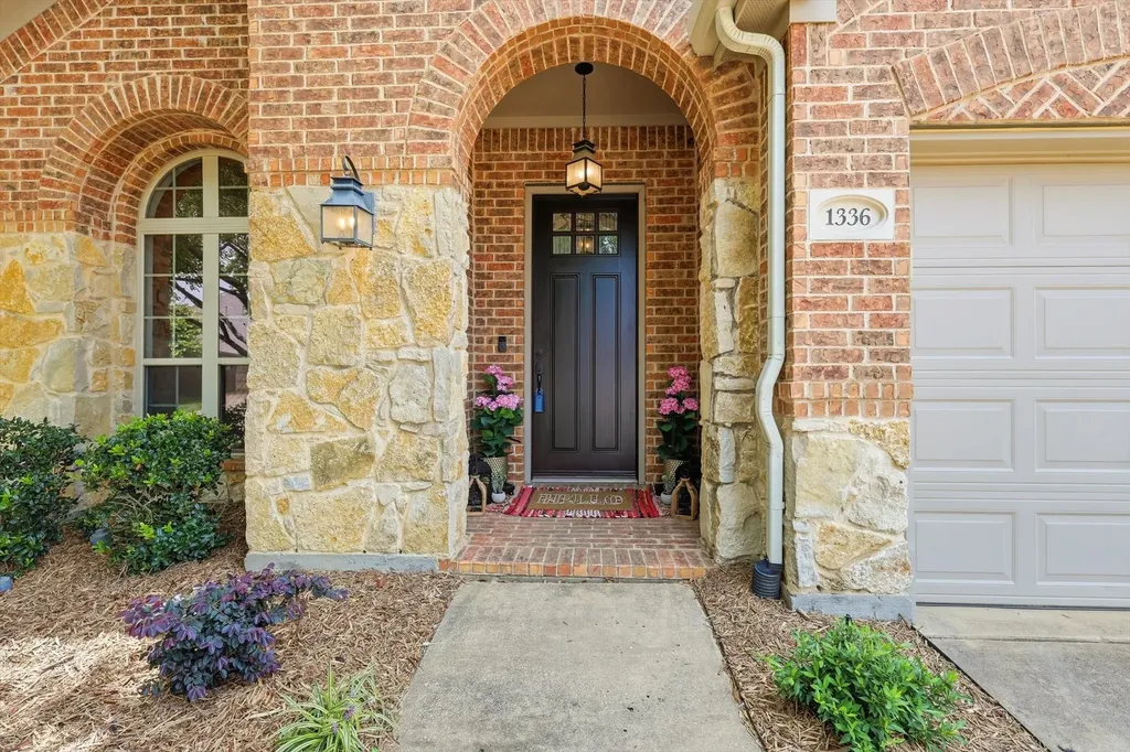 1336 Burnett Drive Lantana TX 76226