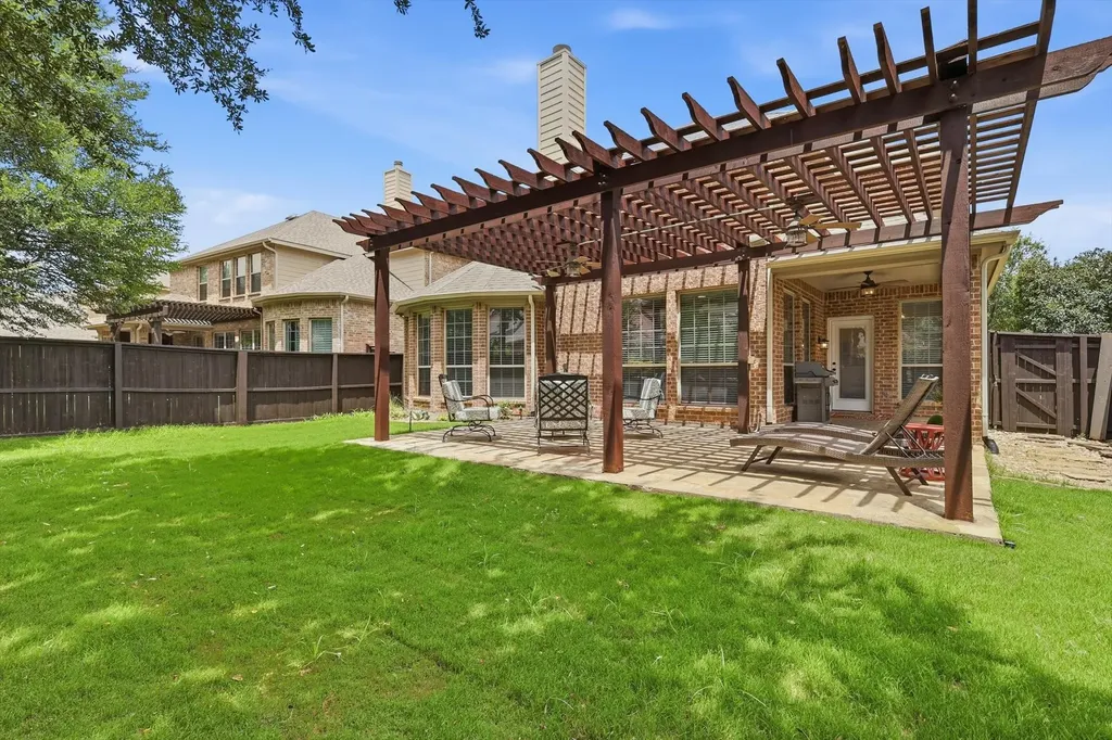 1336 Burnett Drive Lantana TX 76226