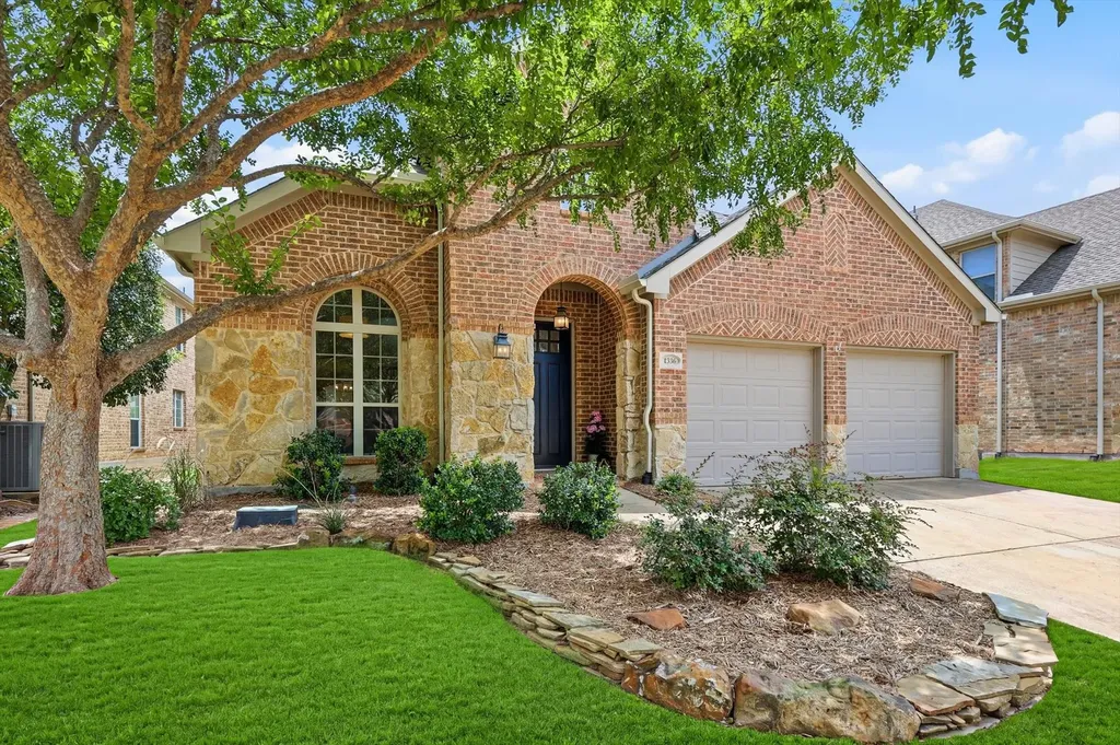 1336 Burnett Drive Lantana TX 76226