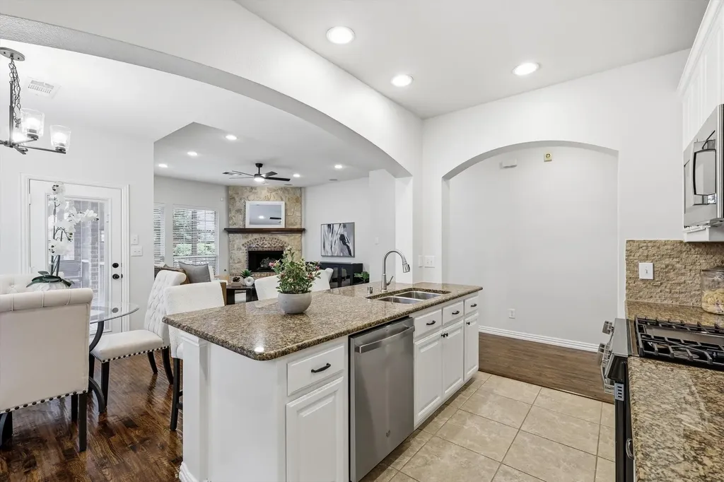 1336 Burnett Drive Lantana TX 76226