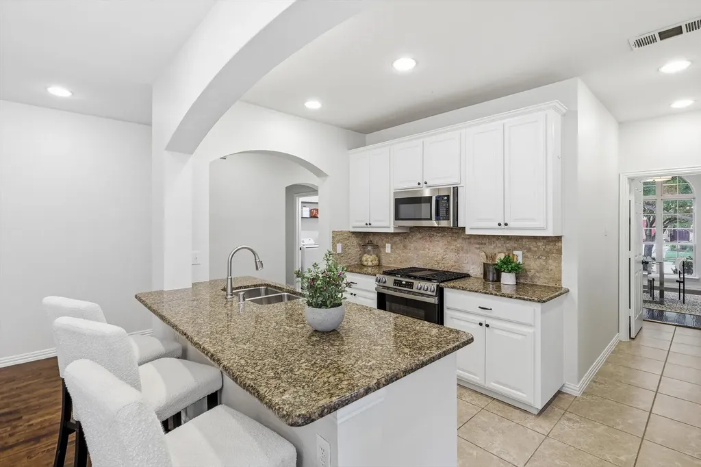 1336 Burnett Drive Lantana TX 76226