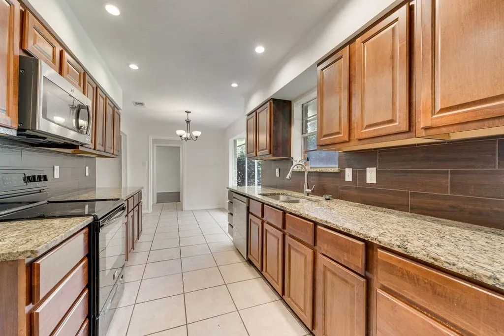 123 S Venice Drive Duncanville TX 75116