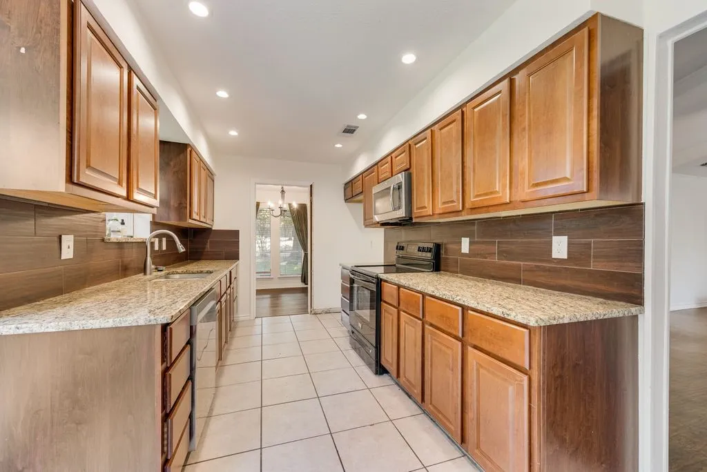 123 S Venice Drive Duncanville TX 75116