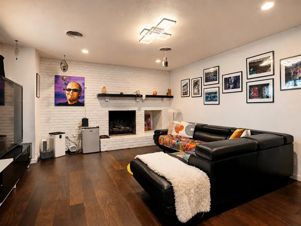 2409 Whitewood Drive Dallas TX 75233