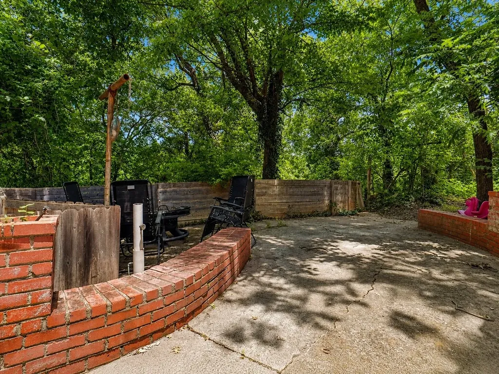 2409 Whitewood Drive Dallas TX 75233