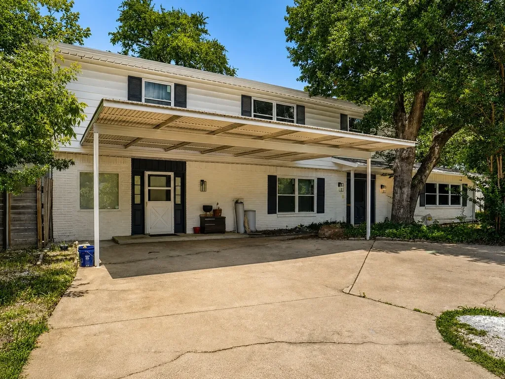 2409 Whitewood Drive Dallas TX 75233