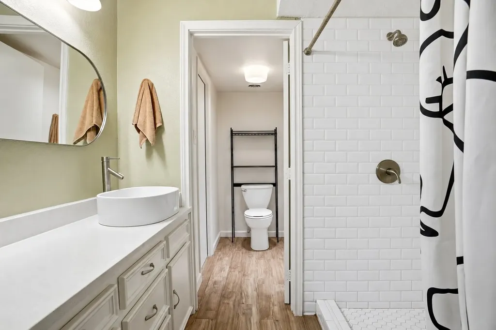 2409 Whitewood Drive Dallas TX 75233