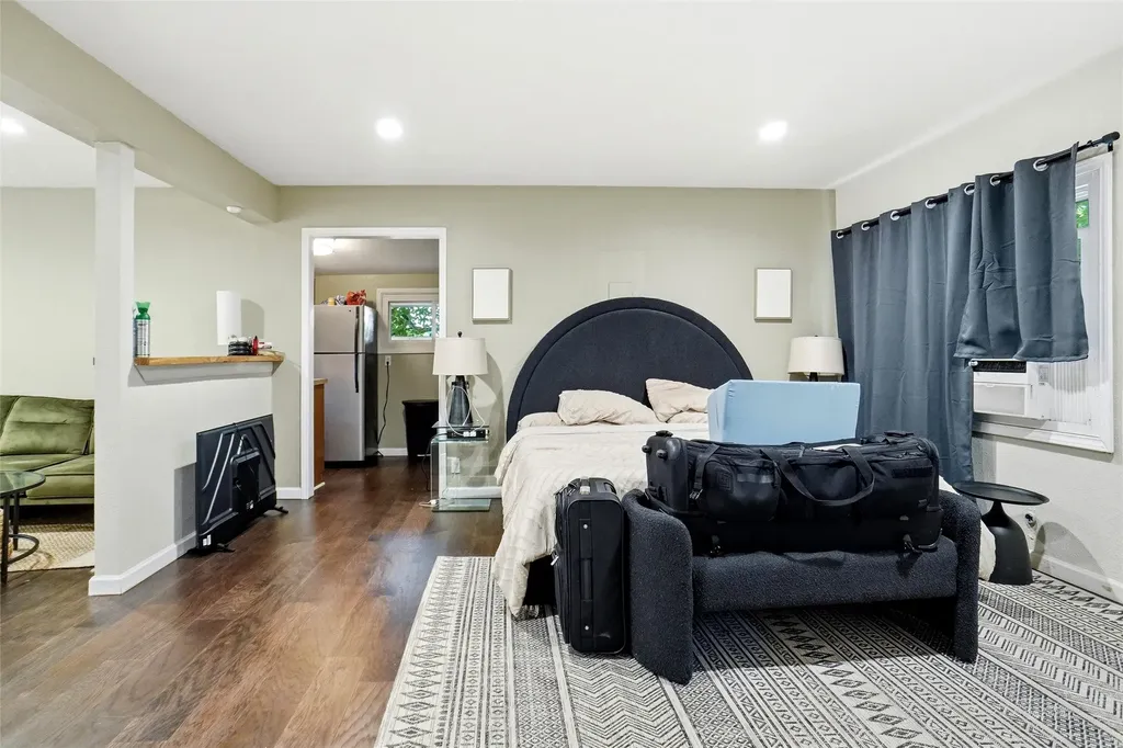 2409 Whitewood Drive Dallas TX 75233