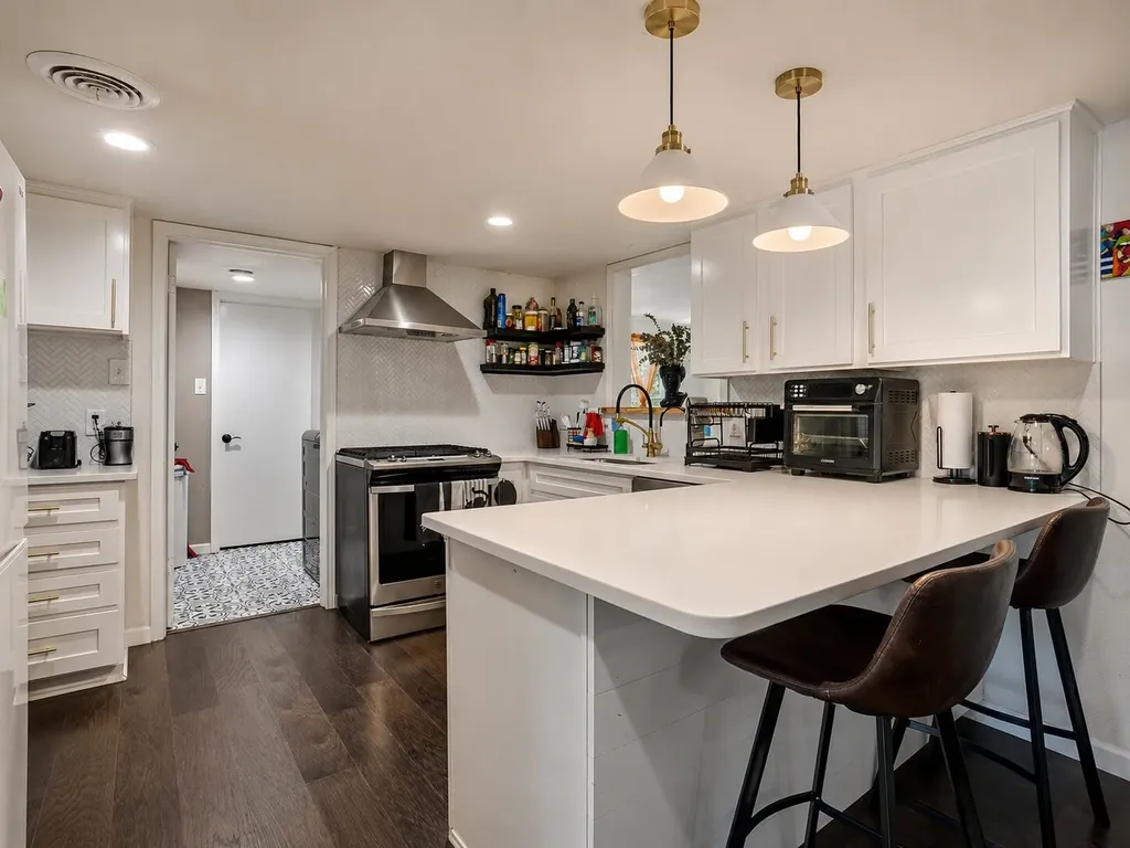 2409 Whitewood Drive Dallas TX 75233