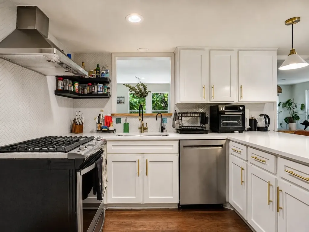 2409 Whitewood Drive Dallas TX 75233