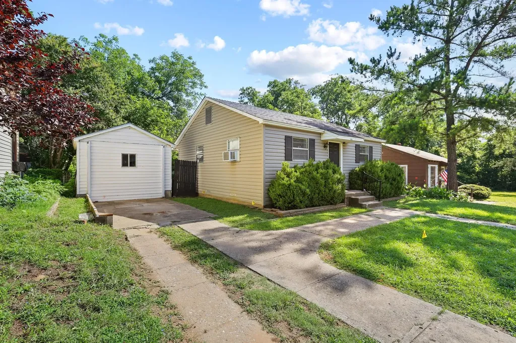 709 W Hanna Street Denison TX 75020