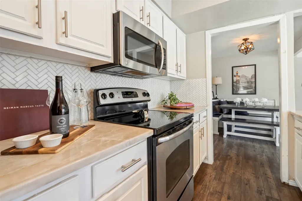 5916 Sandhurst Lane Dallas TX 75206