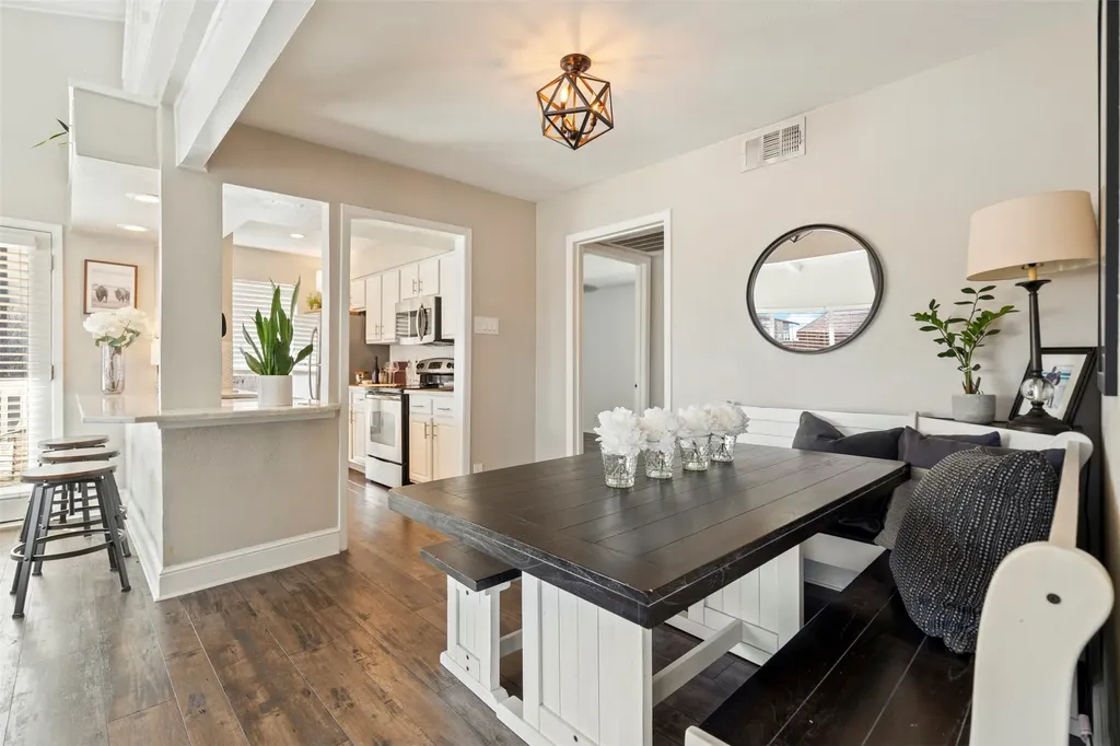 5916 Sandhurst Lane Dallas TX 75206