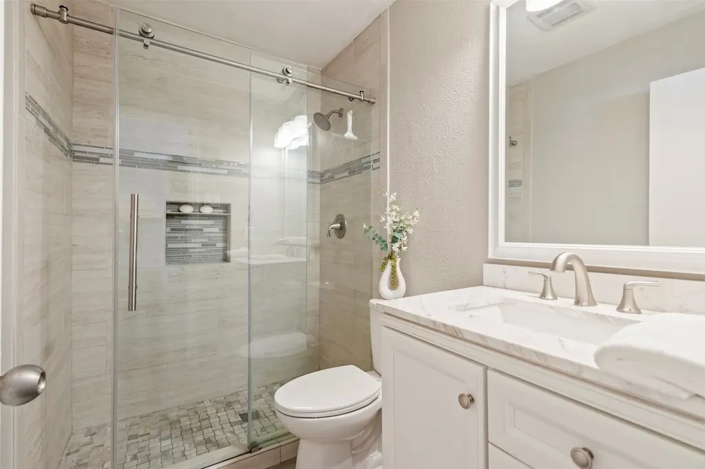 5916 Sandhurst Lane Dallas TX 75206