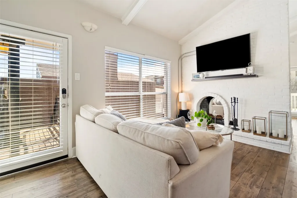 5916 Sandhurst Lane Dallas TX 75206