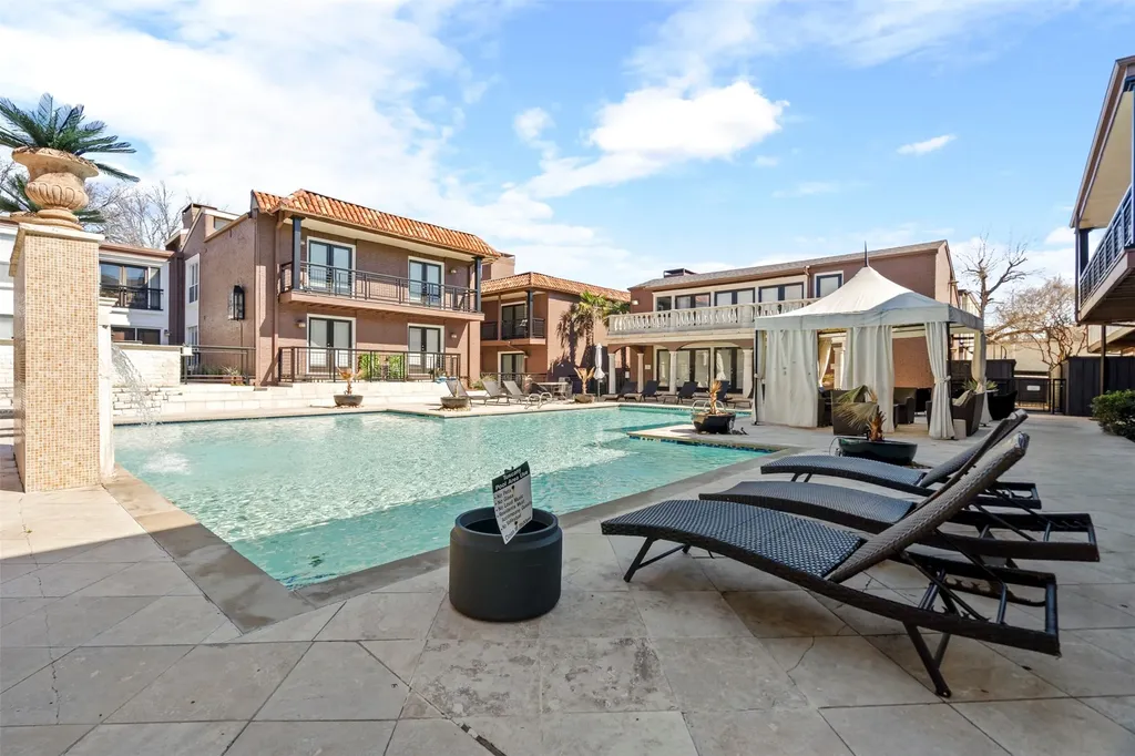 5916 Sandhurst Lane Dallas TX 75206