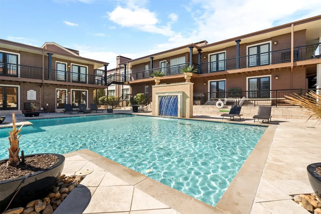 5916 Sandhurst Lane Dallas TX 75206