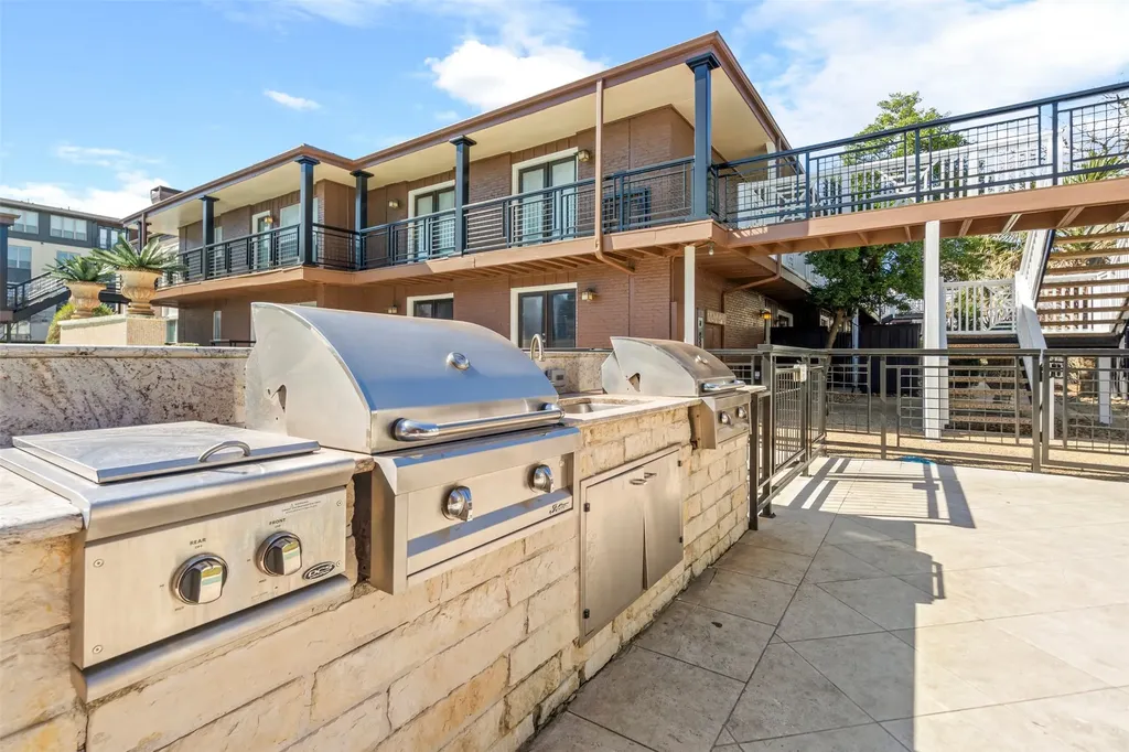 5916 Sandhurst Lane Dallas TX 75206