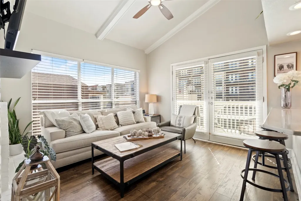 5916 Sandhurst Lane Dallas TX 75206