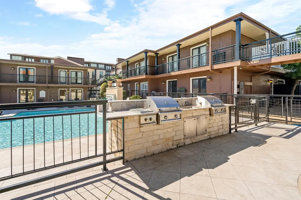 5916 Sandhurst Lane Dallas TX 75206