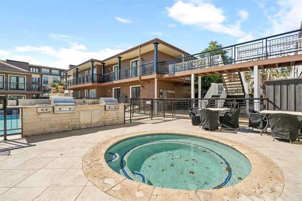 5916 Sandhurst Lane Dallas TX 75206