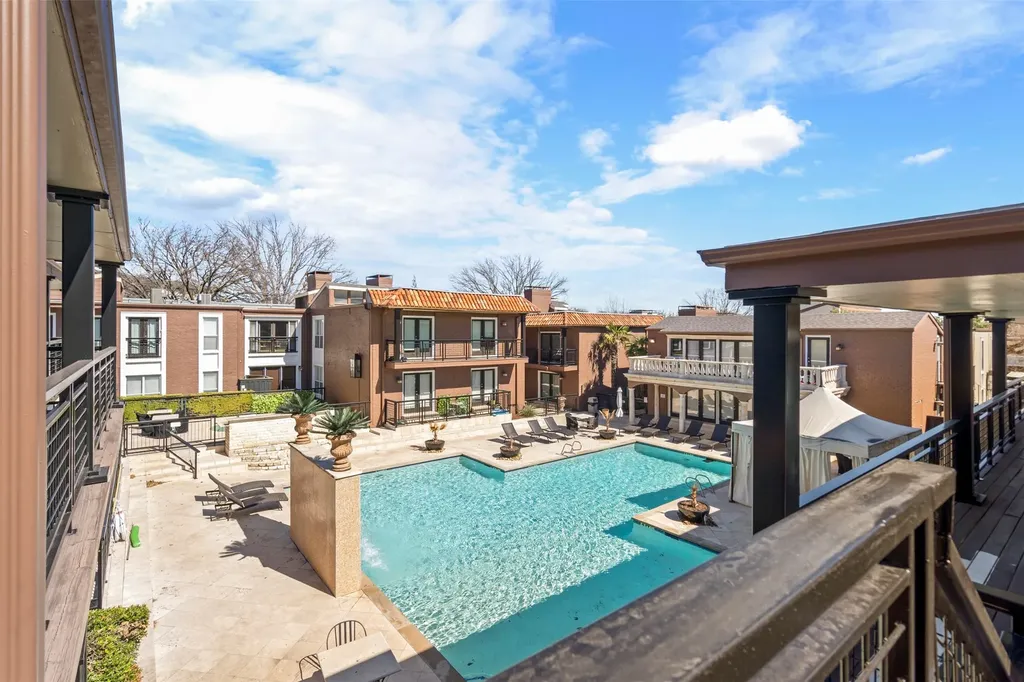 5916 Sandhurst Lane Dallas TX 75206