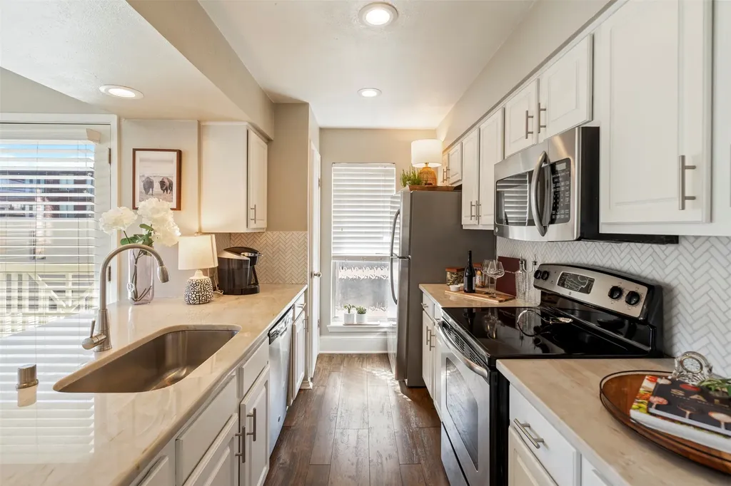 5916 Sandhurst Lane Dallas TX 75206