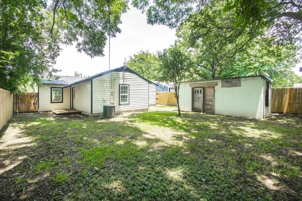 2502 Helmet Street Irving TX 75060