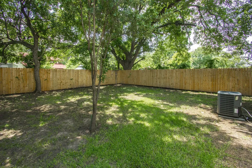 2502 Helmet Street Irving TX 75060