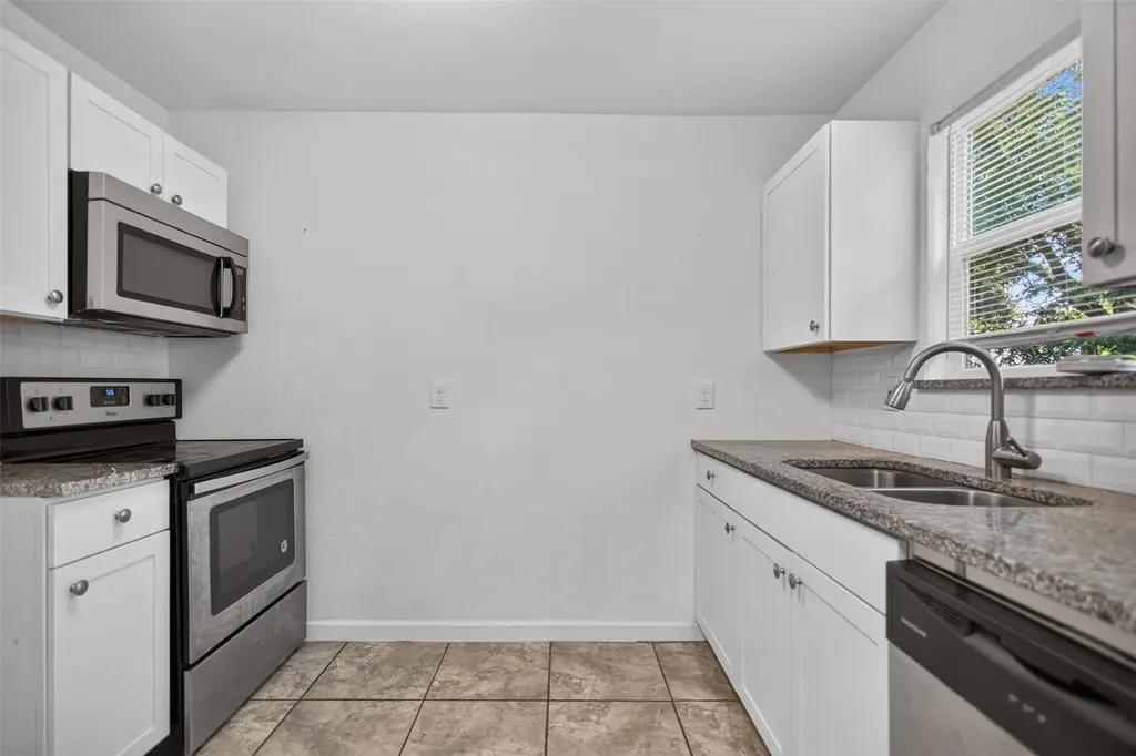 1618 Willow Street Grand Prairie TX 75050