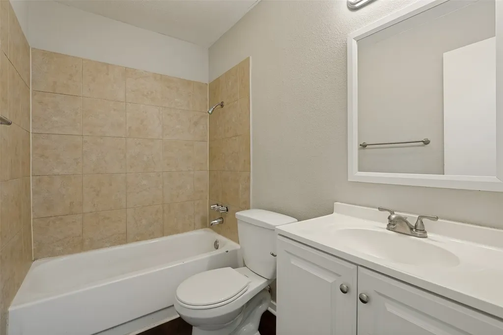 1551 Oakbrook Street Lancaster TX 75134