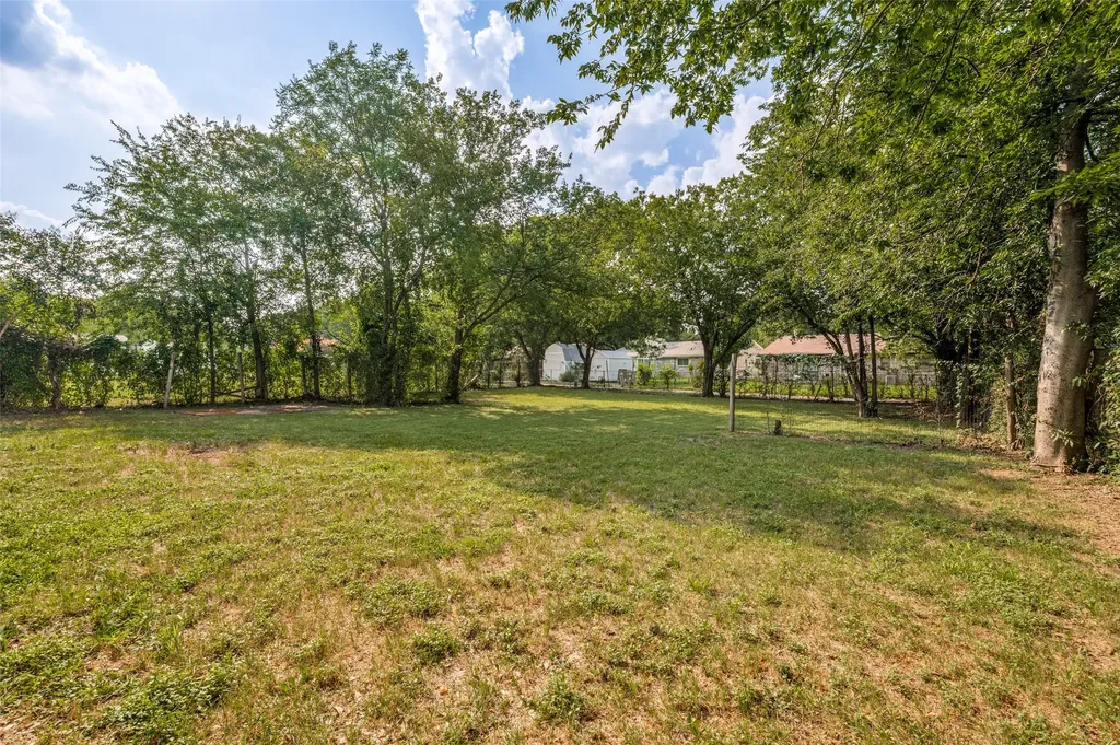 1551 Oakbrook Street Lancaster TX 75134