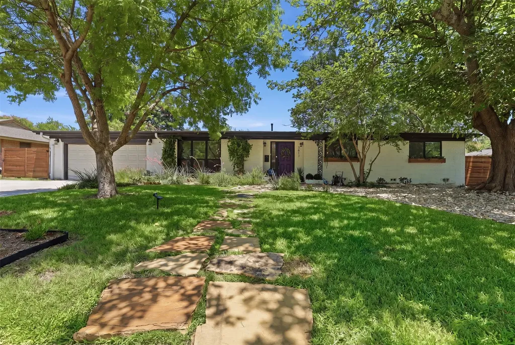 3817 Springbranch Drive Benbrook TX 76116