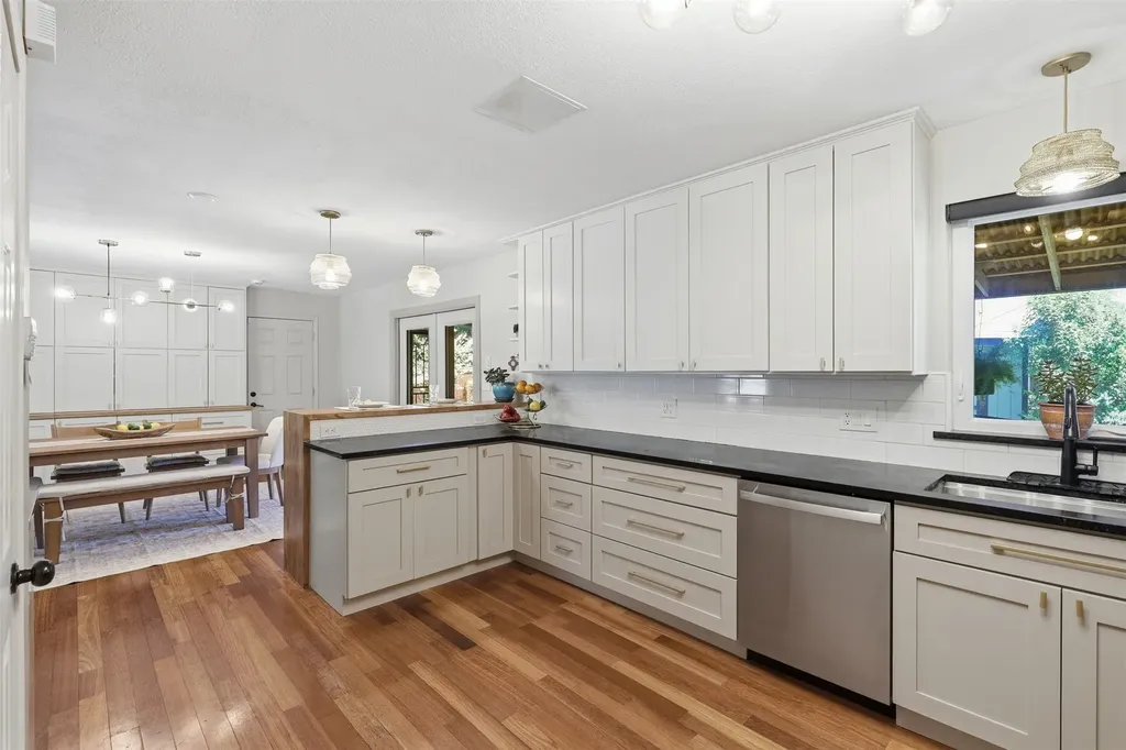 3817 Springbranch Drive Benbrook TX 76116